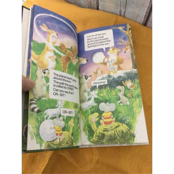 1984 Hardback “What Makes Day and Night?” - Picture 9 of 10